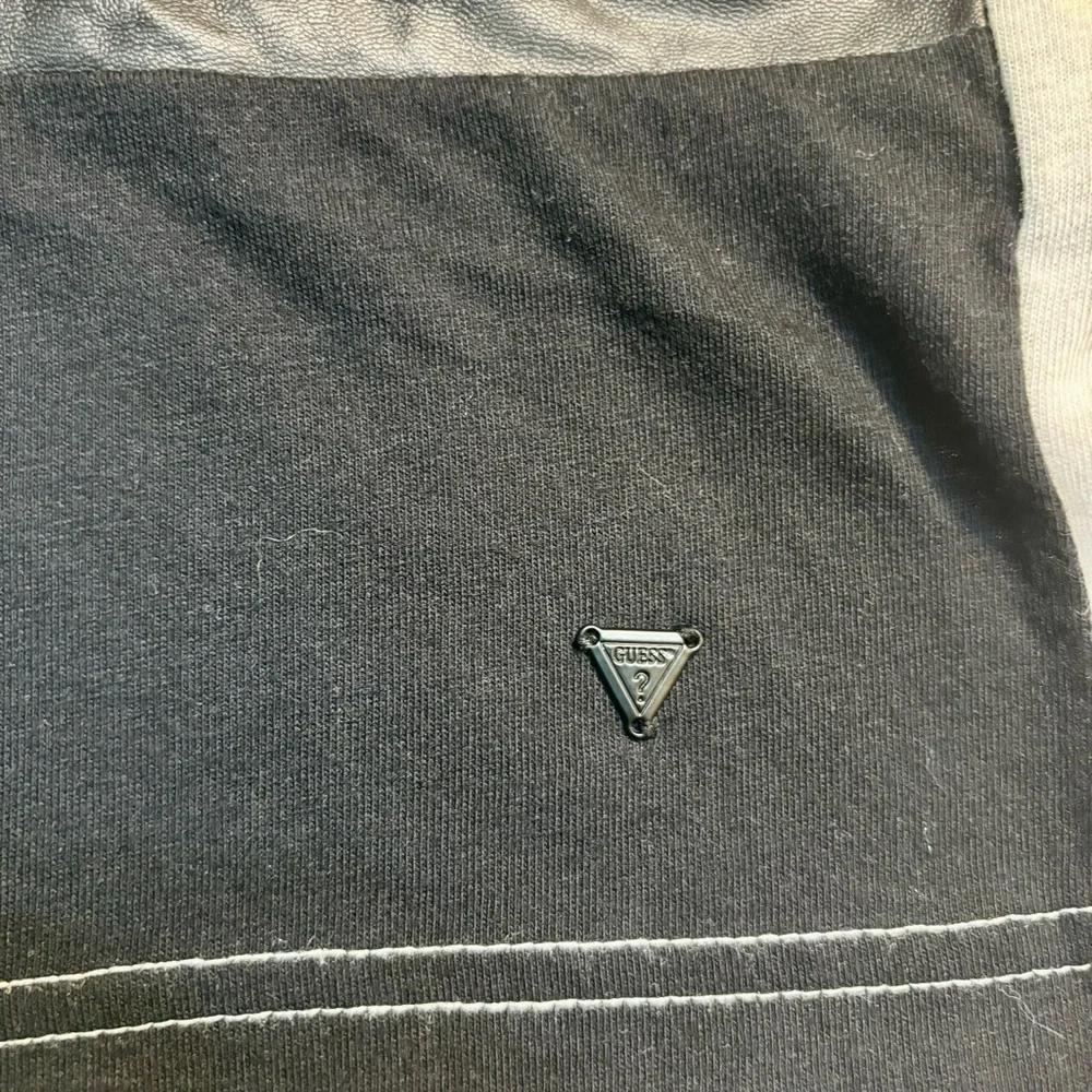 Guess Men’s Shirt Medium White Black Grey ColorBlock Short Sleeves V-Neck Y2K - Picture 5 of 10